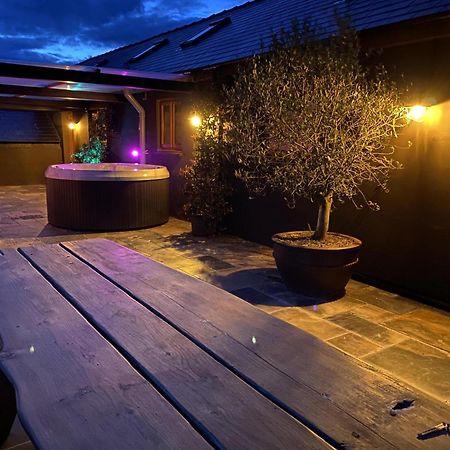 Lavender - Luxurious Barn Conversion - Blossom Farm Johnston المظهر الخارجي الصورة