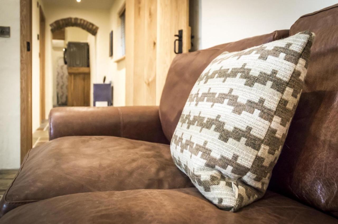 Lavender - Luxurious Barn Conversion - Blossom Farm Johnston المظهر الخارجي الصورة