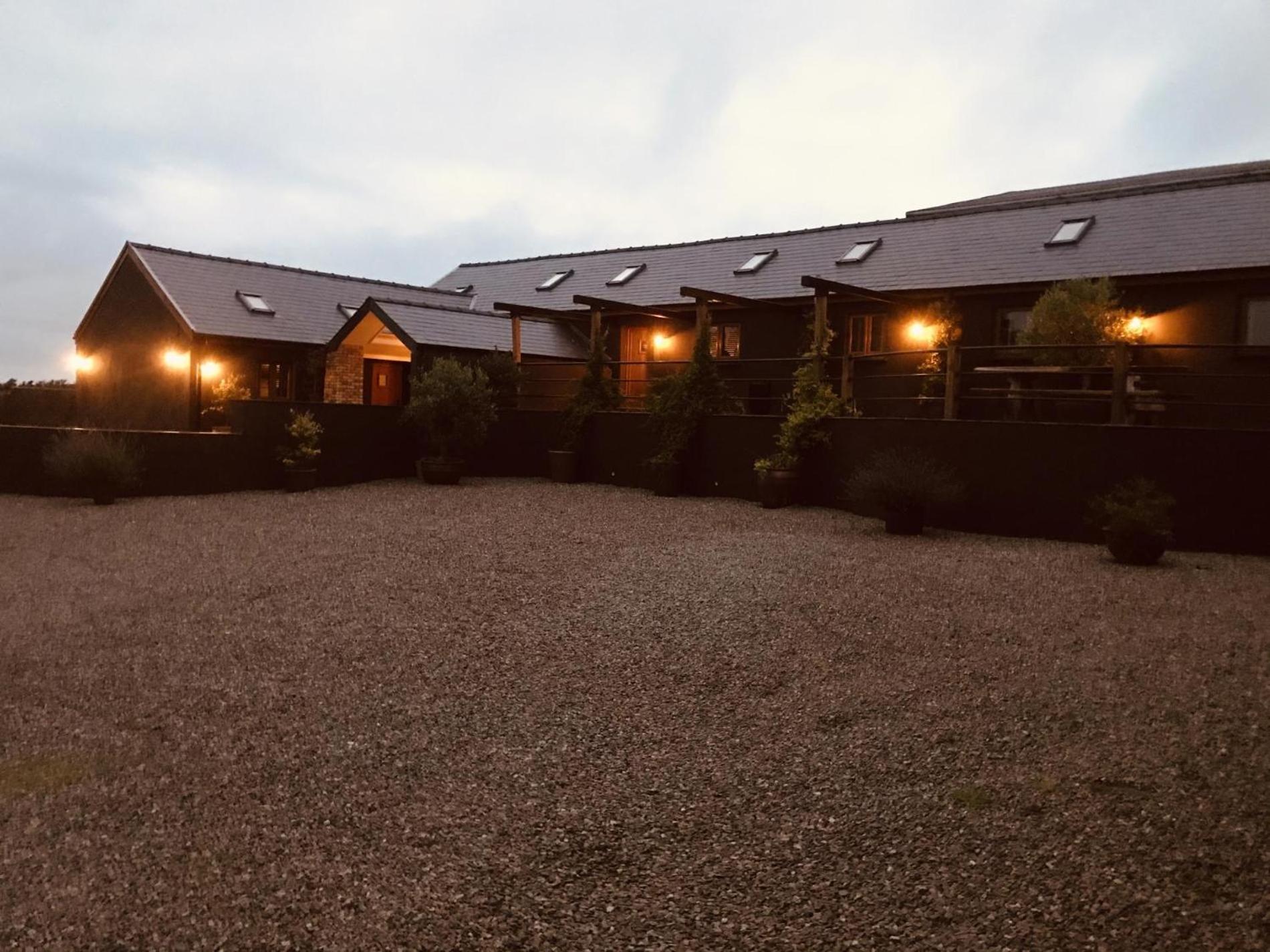 Lavender - Luxurious Barn Conversion - Blossom Farm Johnston المظهر الخارجي الصورة